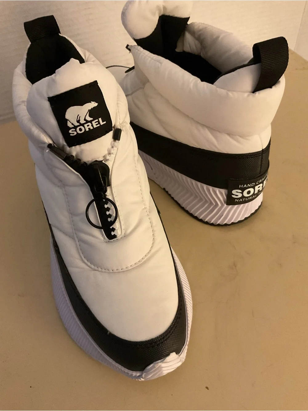 Sorel women white puffy nylon  platform Out N About III waterproof boots U S 7